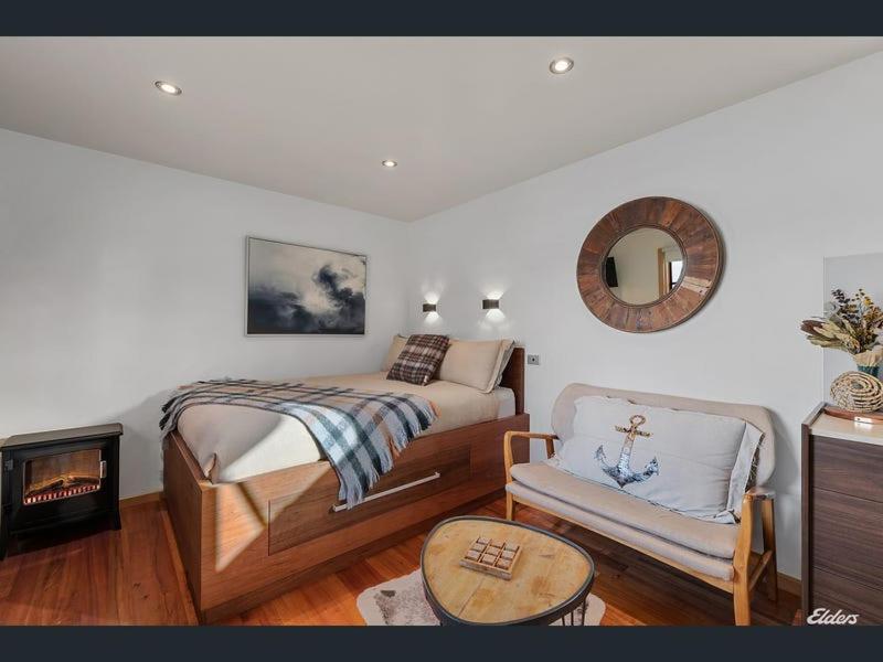 Salt Box Hideaway Apartamento Strahan Exterior foto